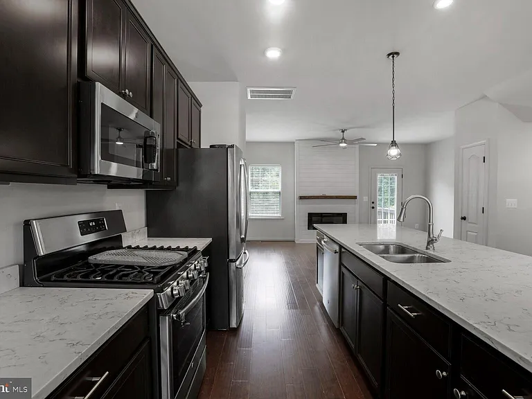 2437 Drake Ln — Photo 8