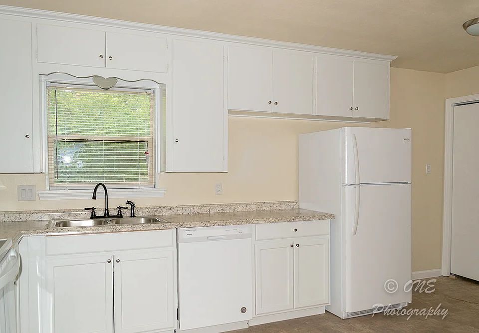 2nd image of 1249 W Hopkins St