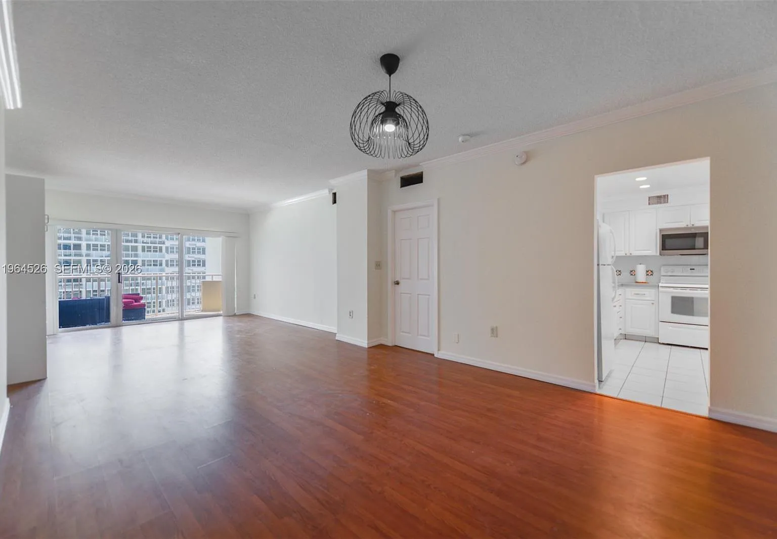 Hemispheres Condo — Photo 4