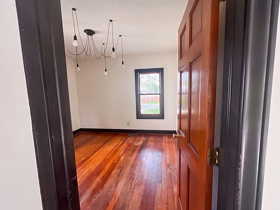 4th image of 2105 Kossuth St