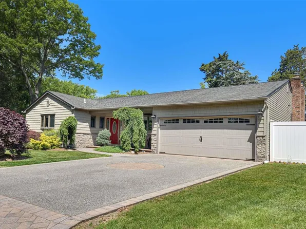 4 Spock, Commack, NY 11725