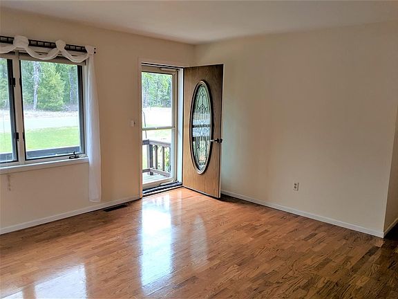 3rd image of 394 Lakewood Ln