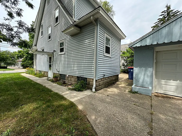 2132 Kalamazoo Ave SE — Photo 24