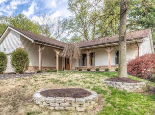 12151 Foxpoint Dr, Maryland Heights, MO