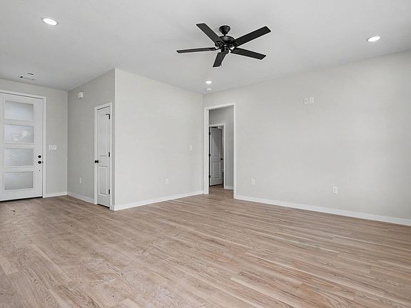 5th image of 29 Walnut Valley Dr