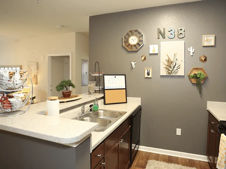 1190 Meridian Cir — Photo 2