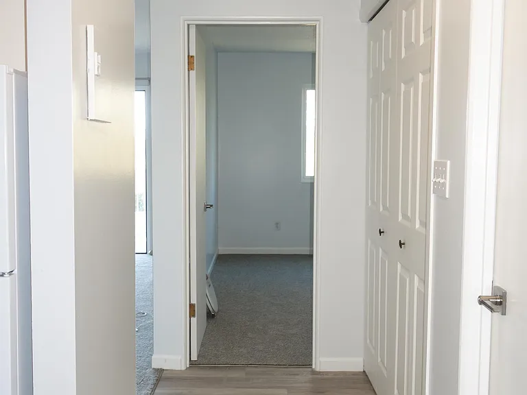 885 Craigflower Rd — Photo 29