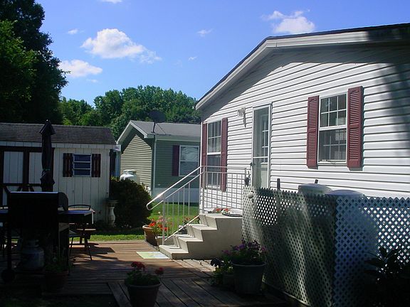 3rd image of 131 Holly Ridge Dr
