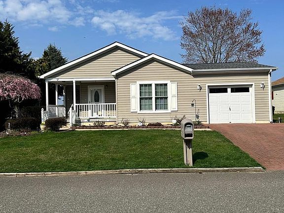 3rd image of 52 Oak Ridge Ln