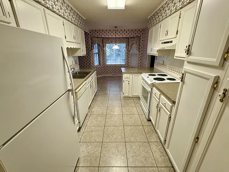 1003 Chambers Ln — Photo 11
