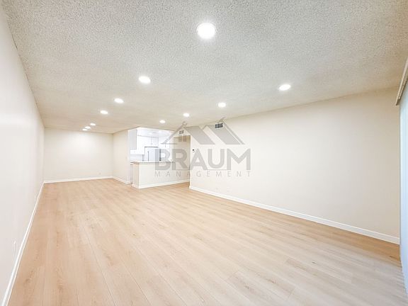 3rd image of 6041 Whitsett Ave APT 106