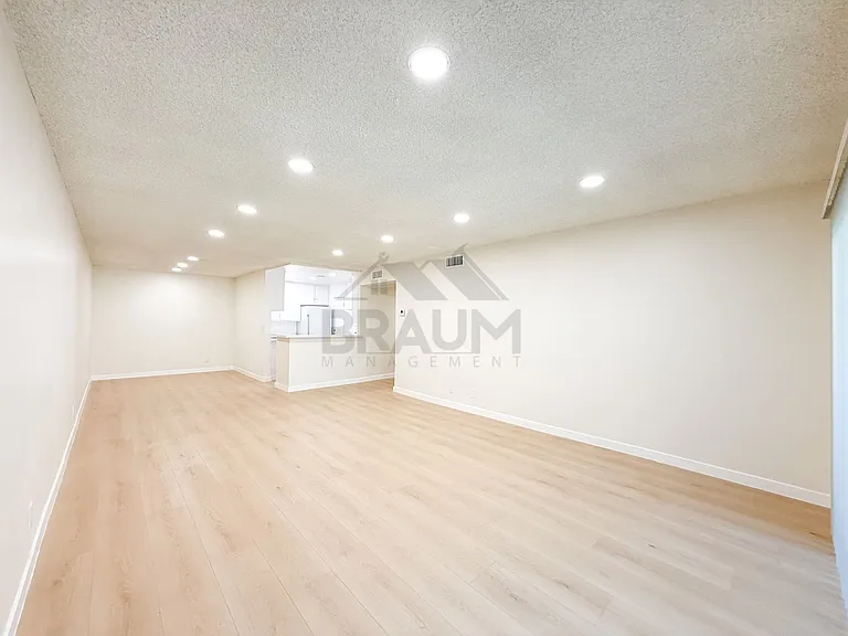 6041 WHITSETT — Photo 2