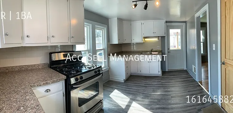 1320 Anderson Pl NW — Photo 2