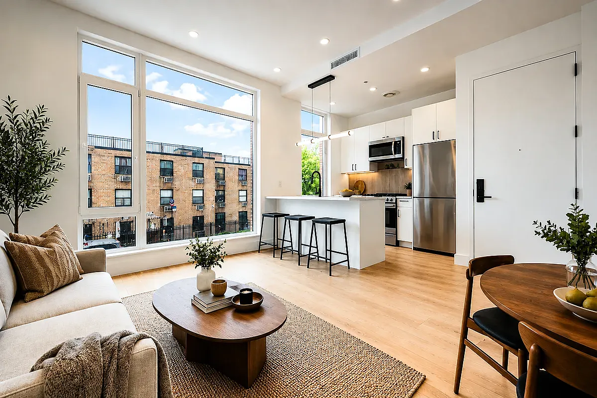 418 Lorimer Street — Photo 2
