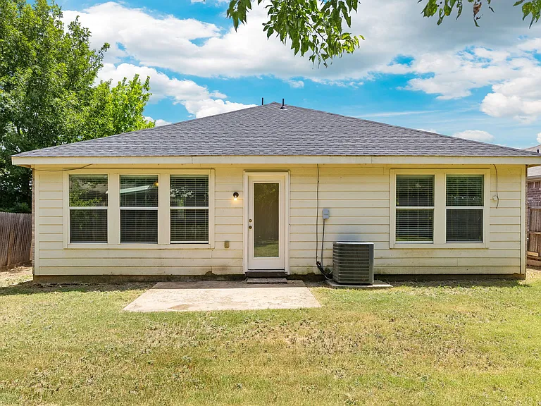 4033 Carver Ct — Photo 18