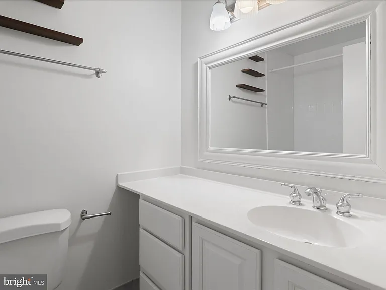 5200 Holden St — Photo 29