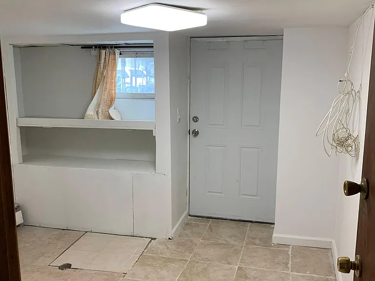 65 Zabriskie St — Photo 3