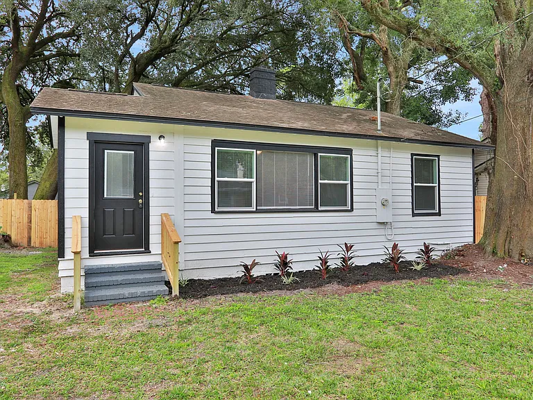 4058 Gilmore St — Photo 13