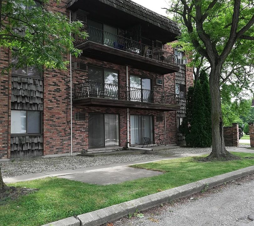 1st image of 17745 Rosewood Dr APT 5C