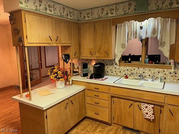 3rd image of 445 Bonnie Brae Ave