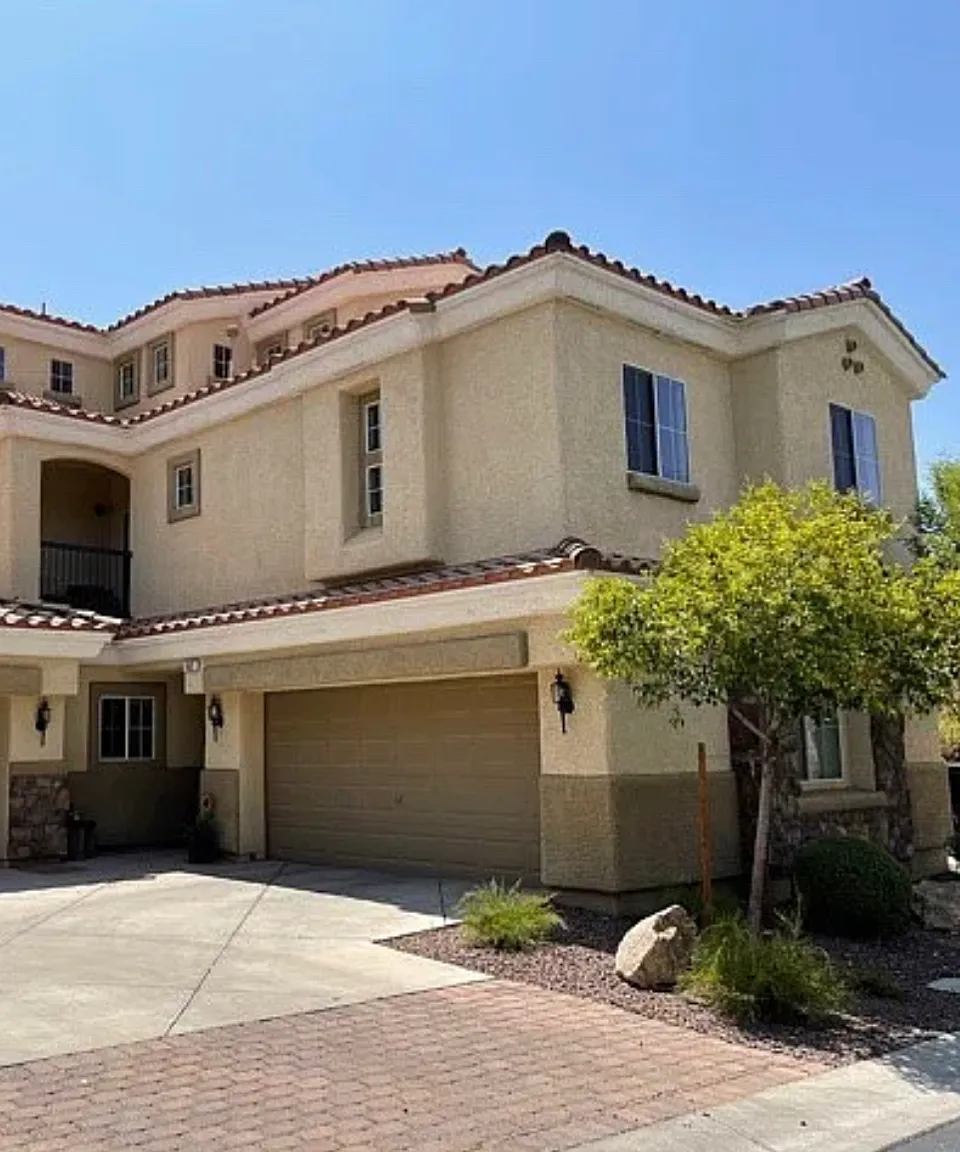3 bed, 2.5 bath, 1695 sqft, $2,416 — Photo 1