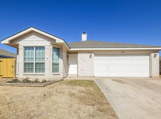 1121 Sandalwood Dr, Fort Worth, TX 76140