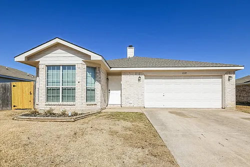 1121 Sandalwood Dr Photo 1