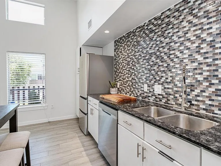 2200 Dickson Dr #218 — Photo 6