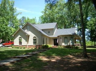 90 Cove Ln, Social Circle, GA 30025