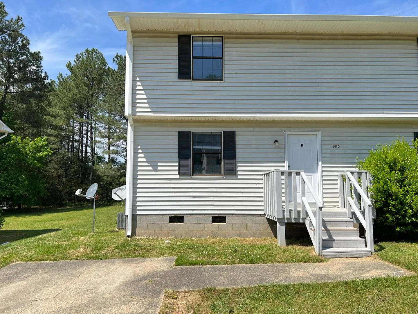 Updated 2 Bedroom Duplex in Durham — Photo 3