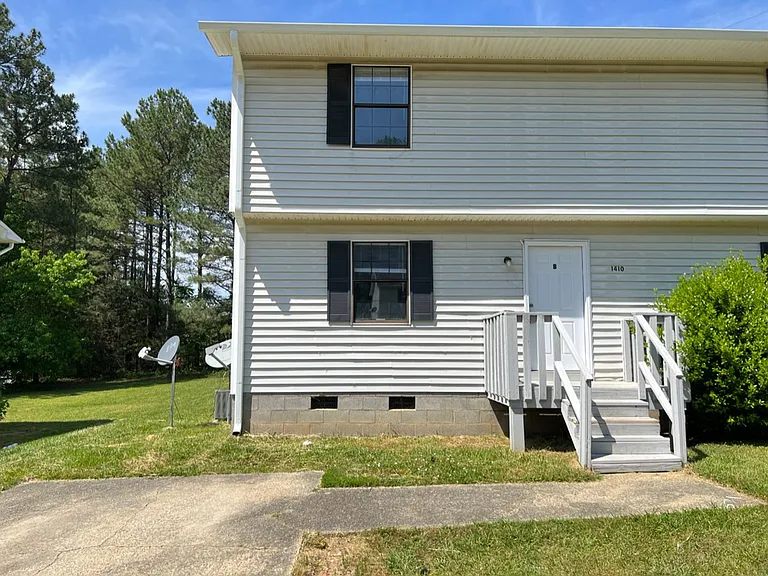 1410B Cherrycrest Dr #B — Photo 3