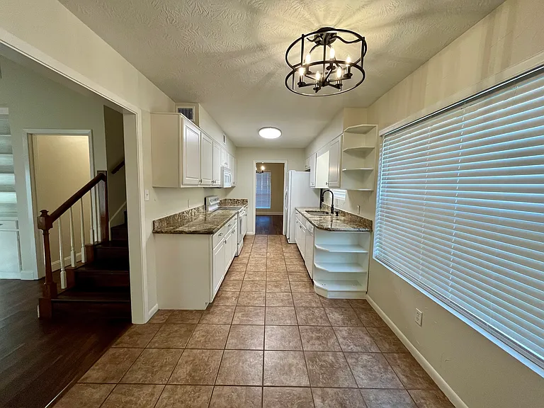 438 Georgetown St — Photo 11