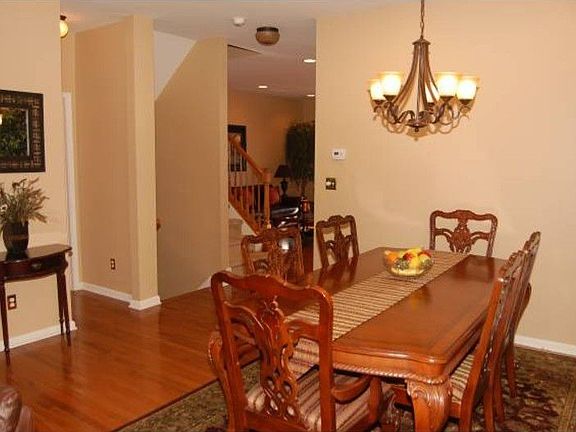 4th image of 206 Balsam Dr