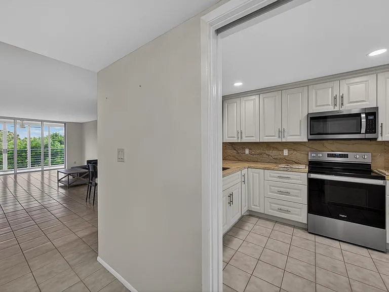 3503 Oaks Way #505 — Photo 3