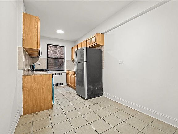 4th image of 3015 Riverdale Ave APT 4E