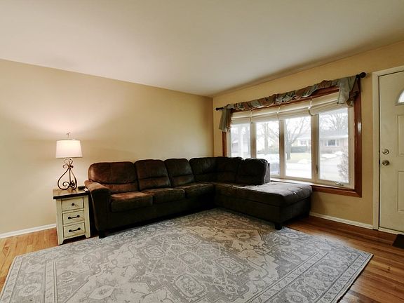 4th image of 2113 Belaire St