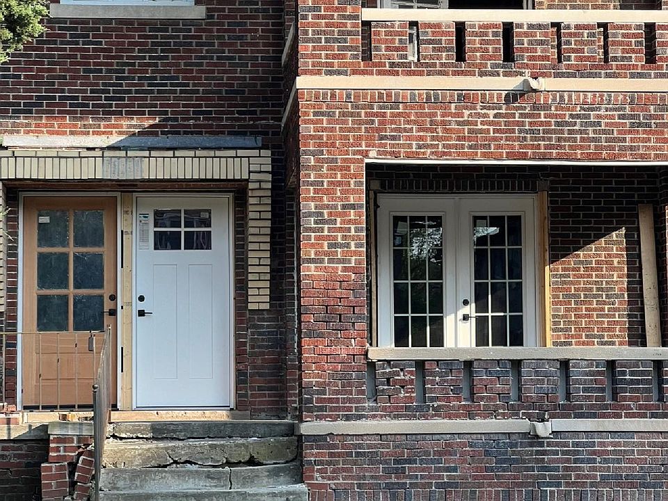 2nd image of 1985 Calvert St