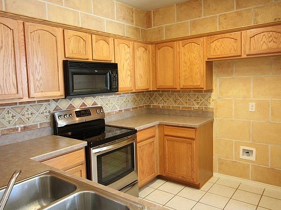 5th image of 1709 Cambridge Dr