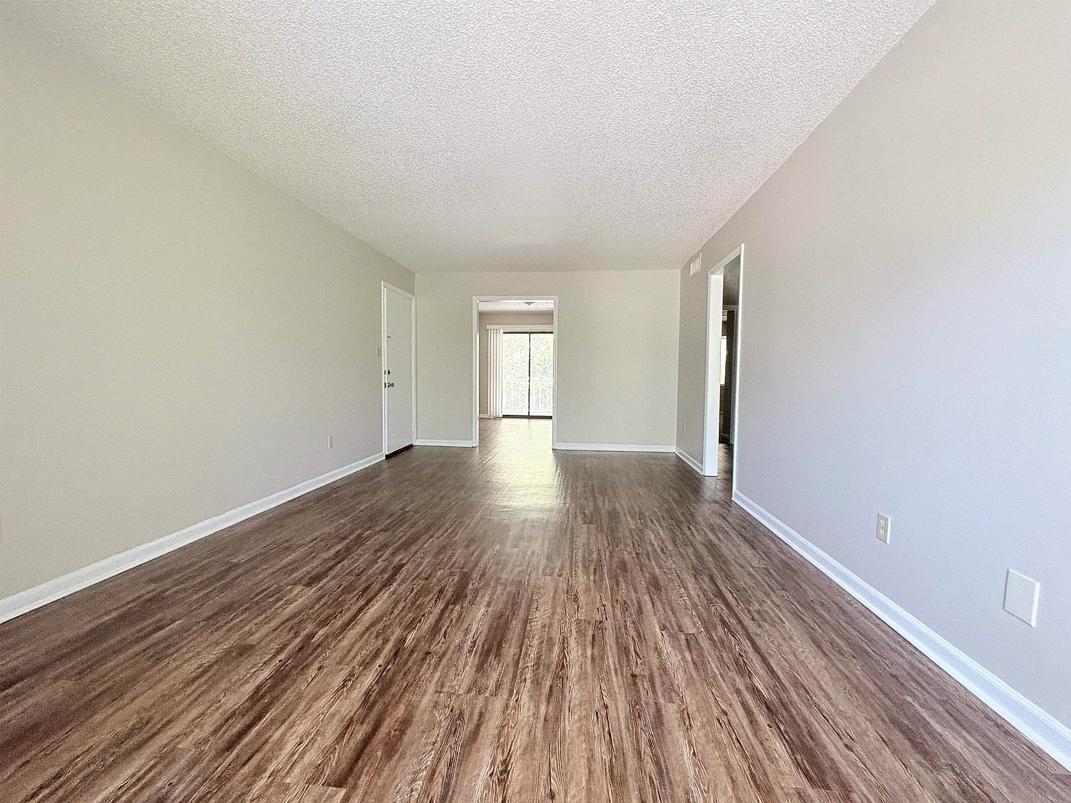 2 bed, 1000 sqft, $1,100 — Photo 4