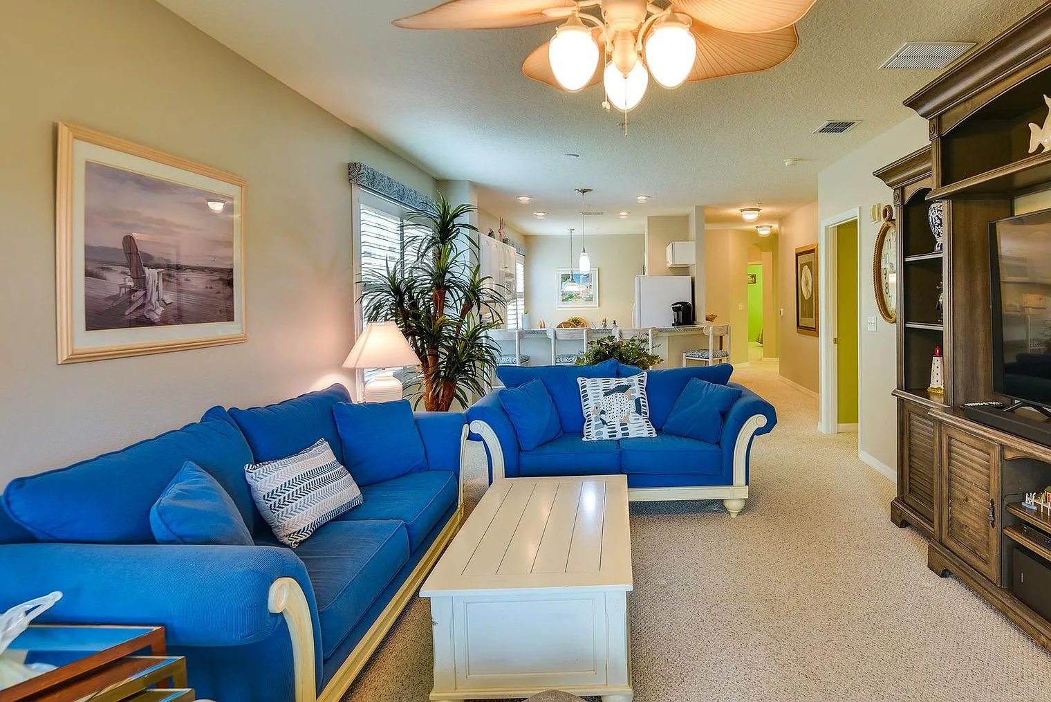 3 bed, 2.0 bath, 1711 sqft, $4,419 — Photo 3