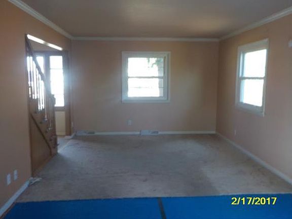 4th image of 2251 E Poplar Ave