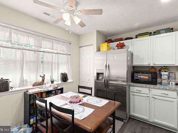 3rd image of 108 Bayland Dr Unit 13