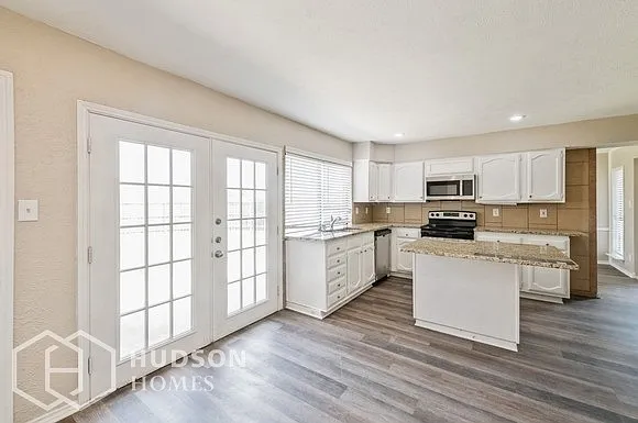 8609 Kensington Dr — Photo 12