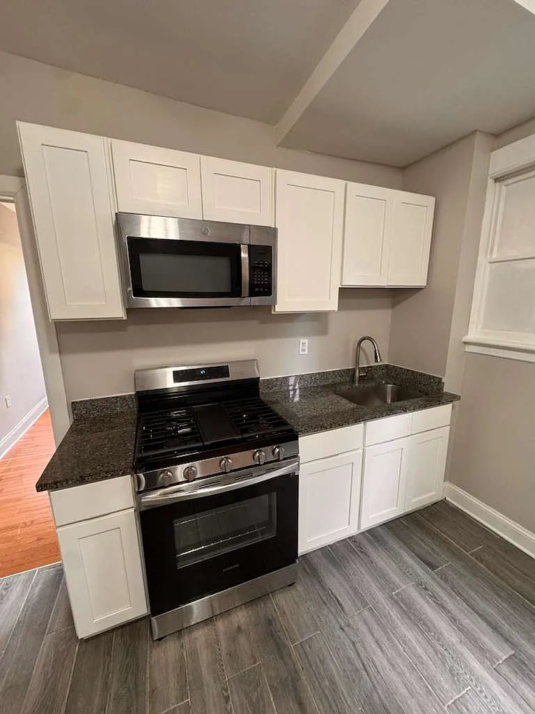 Building Photo - 43 William St #2