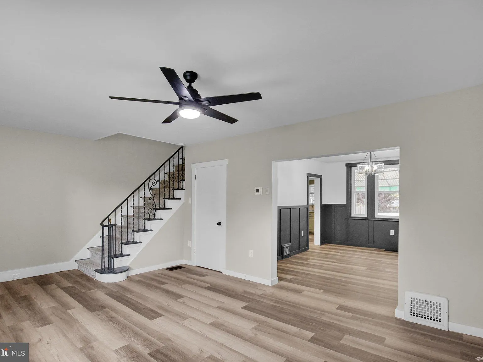 3 bed, 2.0 bath, 1104 sqft, $2,100 — Photo 4