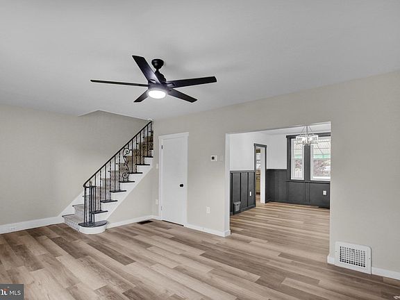 4th image of 303 S 3rd Ave