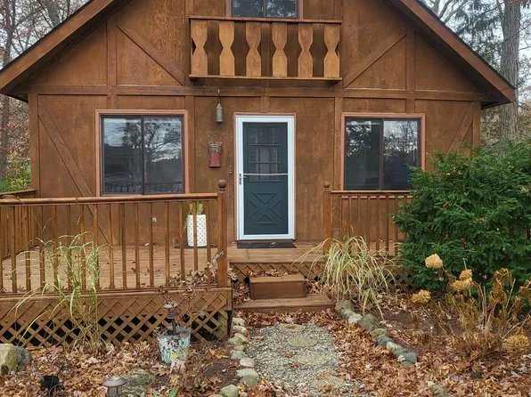 3342 Lakeview Blvd, Highland, MI 48356