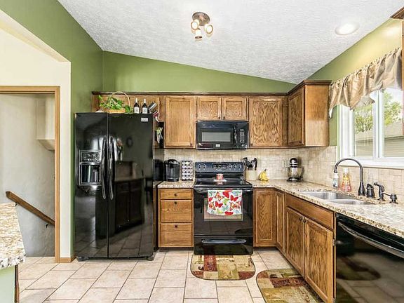 2nd image of 3901 Deer Knoll Dr
