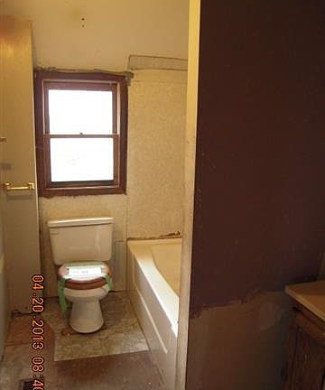2nd image of 1008 W Rogers St