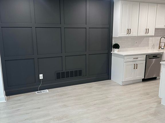 5th image of 225 Longwood Dr #22-5